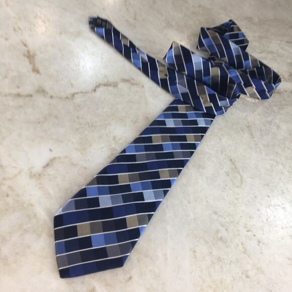 KENNETH COLE REACTION SILK TIE - Picture 2 of 7